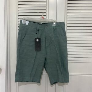 NWT Under Armour Men Golf Shorts in Green